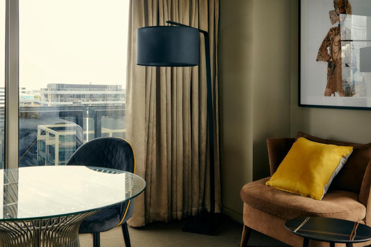 The Kinson Hotell Melbourne Eksteriør bilde A floor lamp