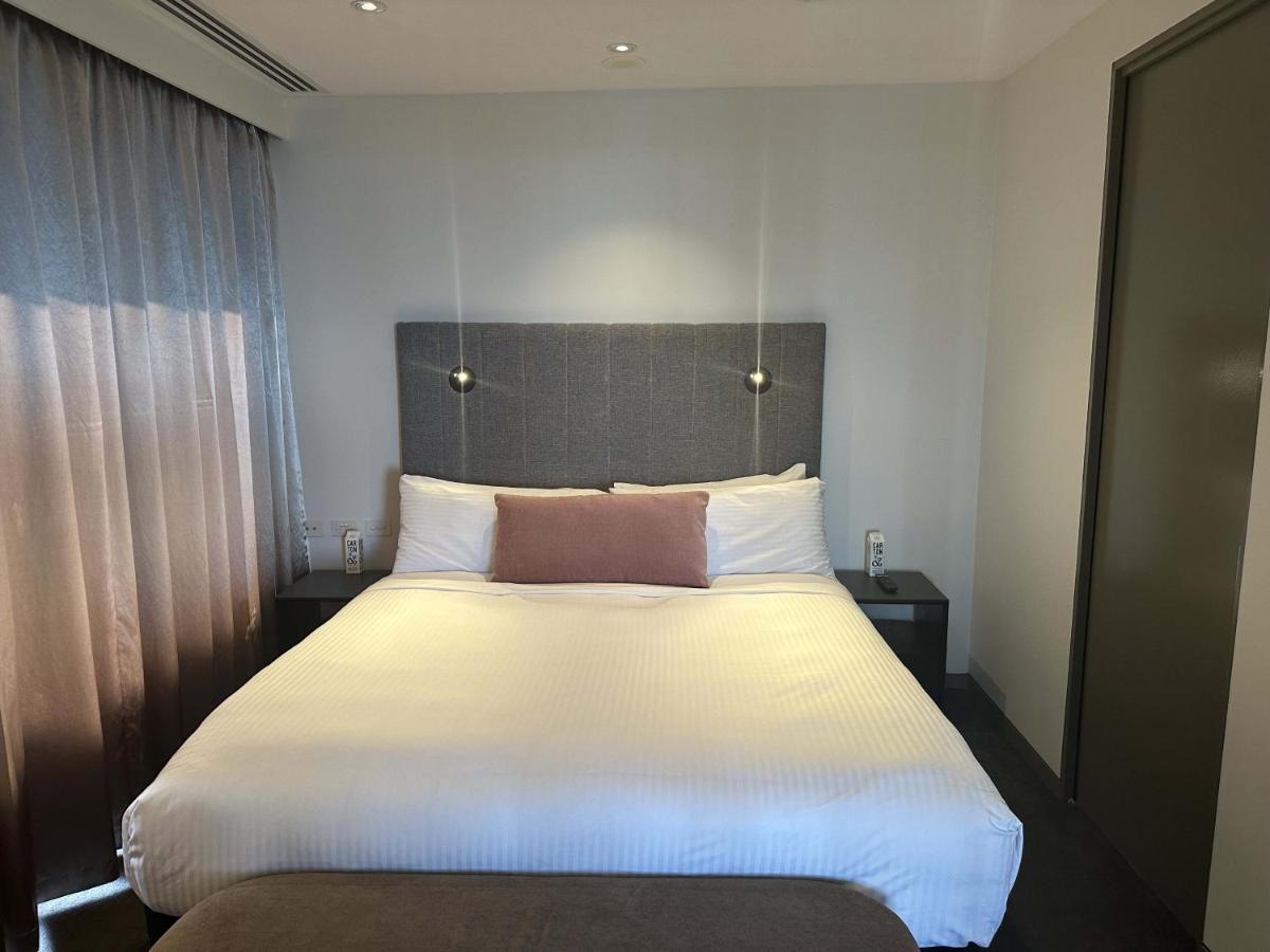 The Kinson Hotell Melbourne Eksteriør bilde A bedroom at the hotel