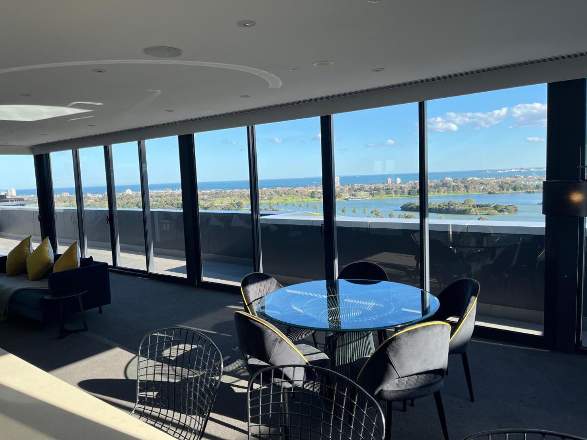 The Kinson Hotell Melbourne Eksteriør bilde The view from the penthouse