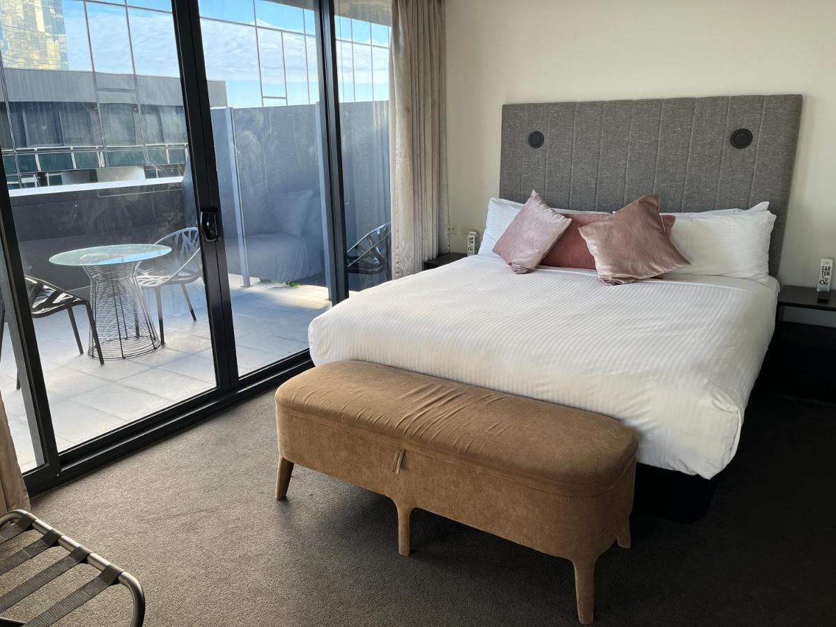 The Kinson Hotell Melbourne Eksteriør bilde A bedroom at the hotel